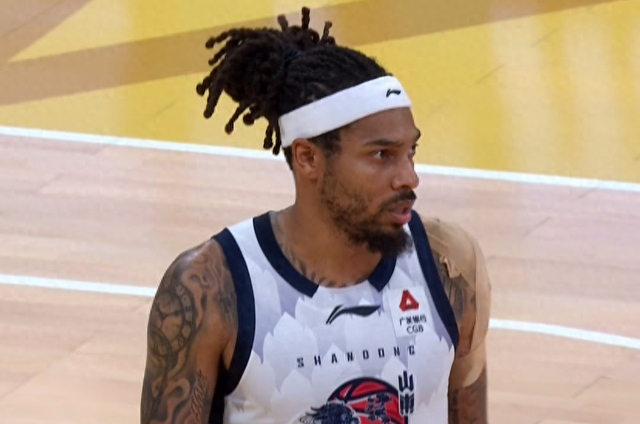 山东男篮末节惜败广厦，陶汉林离场成转折点，约翰逊得分挂零|山东队|珀塞尔|三分球|浙江广厦|乔-约翰逊_新浪体育_新浪新闻